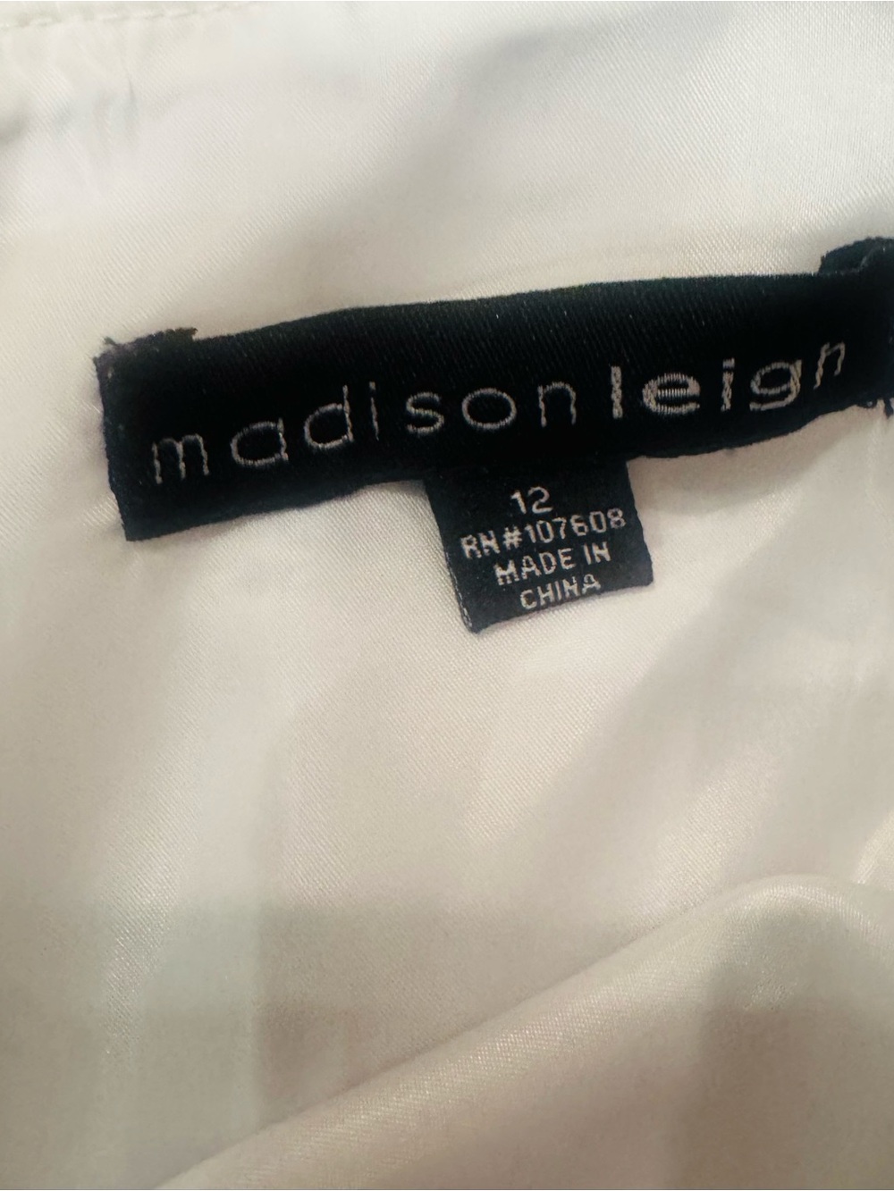 madison leigh Black Logo Label on White Fabric - Picture 5 of 7